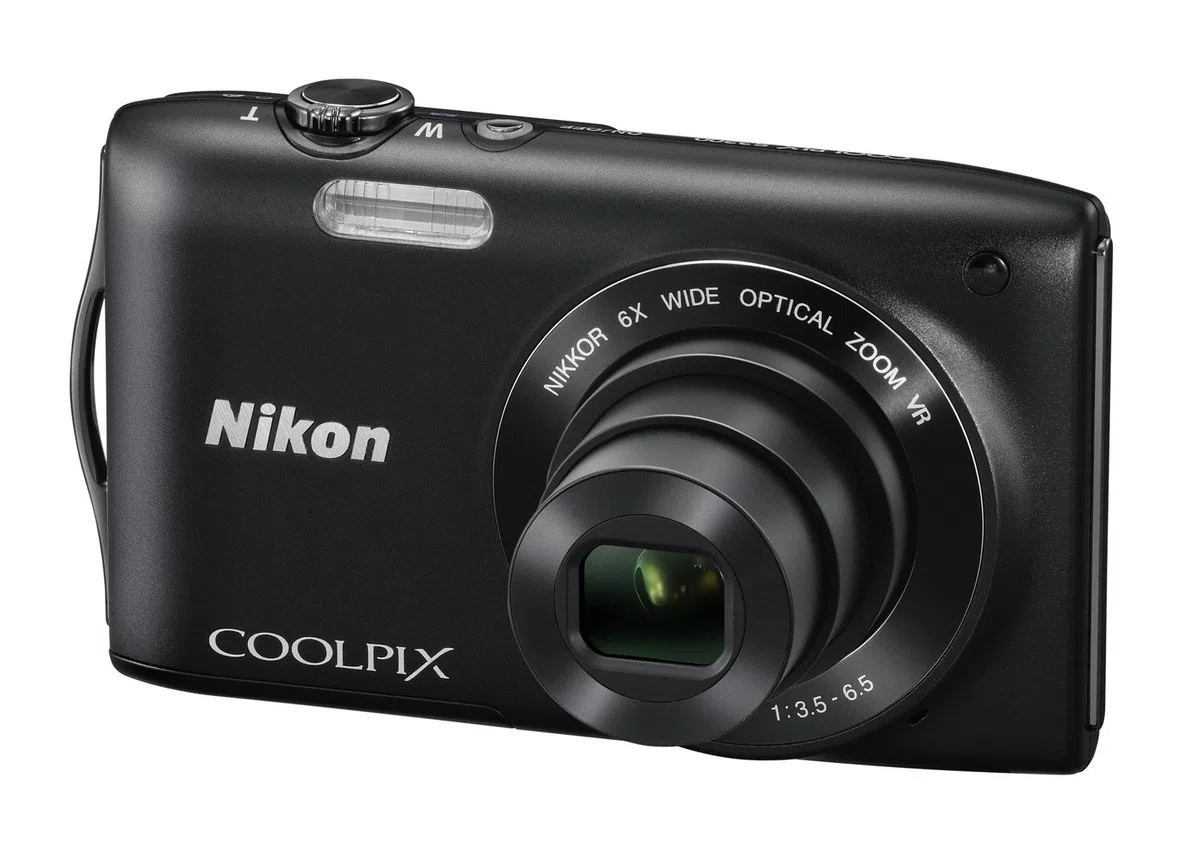 Nikon Coolpix S3300 Fotocamera Digitale Compatta, 16 Megapixel, Zoom 6X, 3200 ISO, LCD 2,7", colore: nero