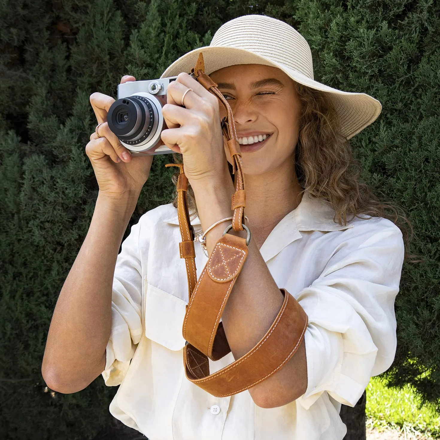 MegaGear SLR, DSLR Tracolla per Fotocamera da Spalla o da Collo Regolabile in Vera Pelle