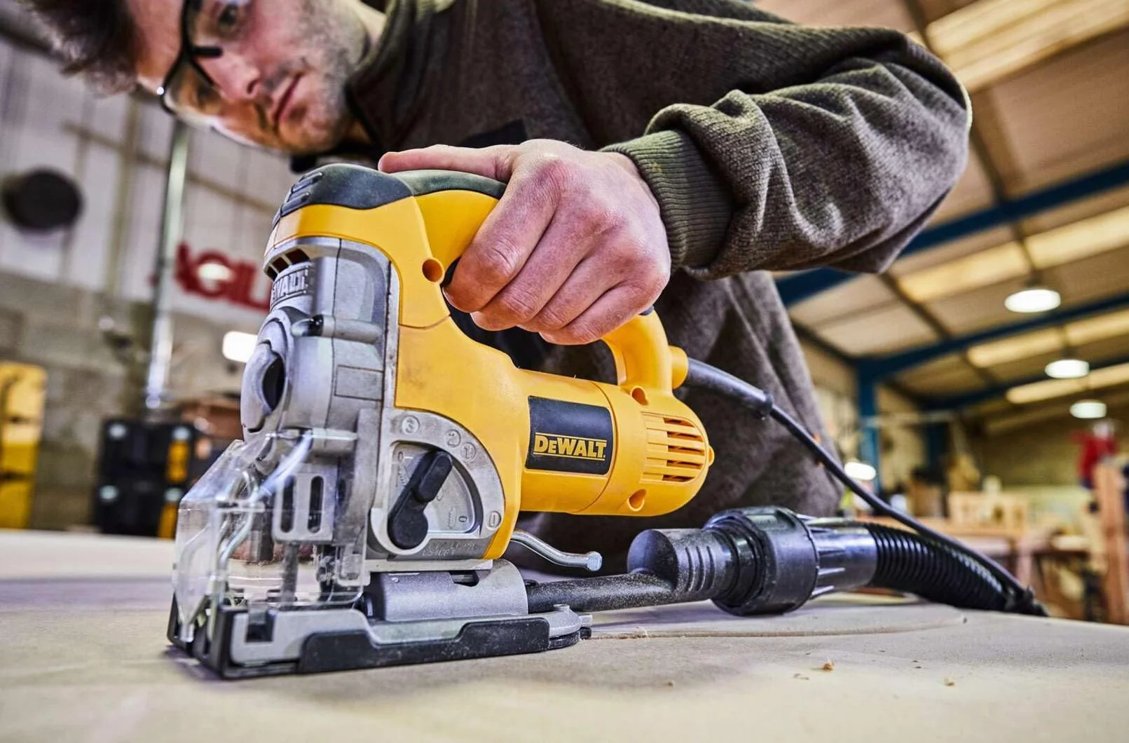 Dewalt - Sierra Clipping Punho Dated