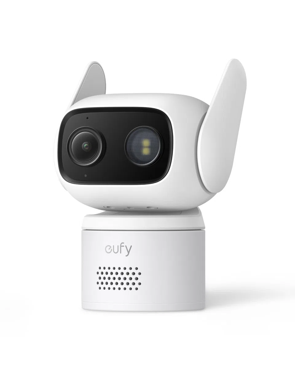 eufy C31 Cam 360° Pan/Tilt per Interni/Esterni, doppia antenna, visione notturna a colori. Registrazione 24/7 su memoria locale, nessun costo mensile. Rilevamento AI per persone/veicoli/animali/pianto