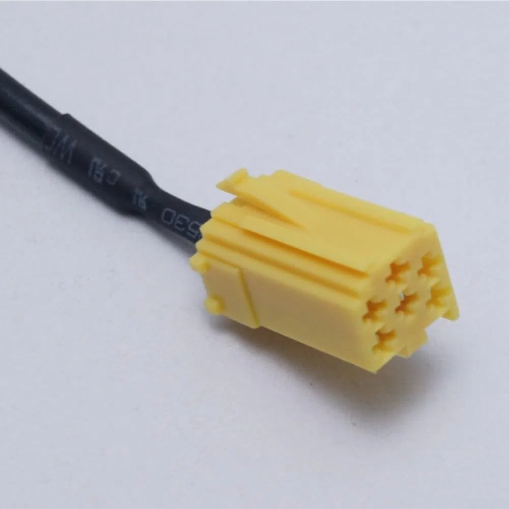 Cavo di ingresso audio AUX compatibile con modelli Fiat e Alfa Romeo con jack da 3,5 mm e interfaccia pannello posteriore radio a 6 pin