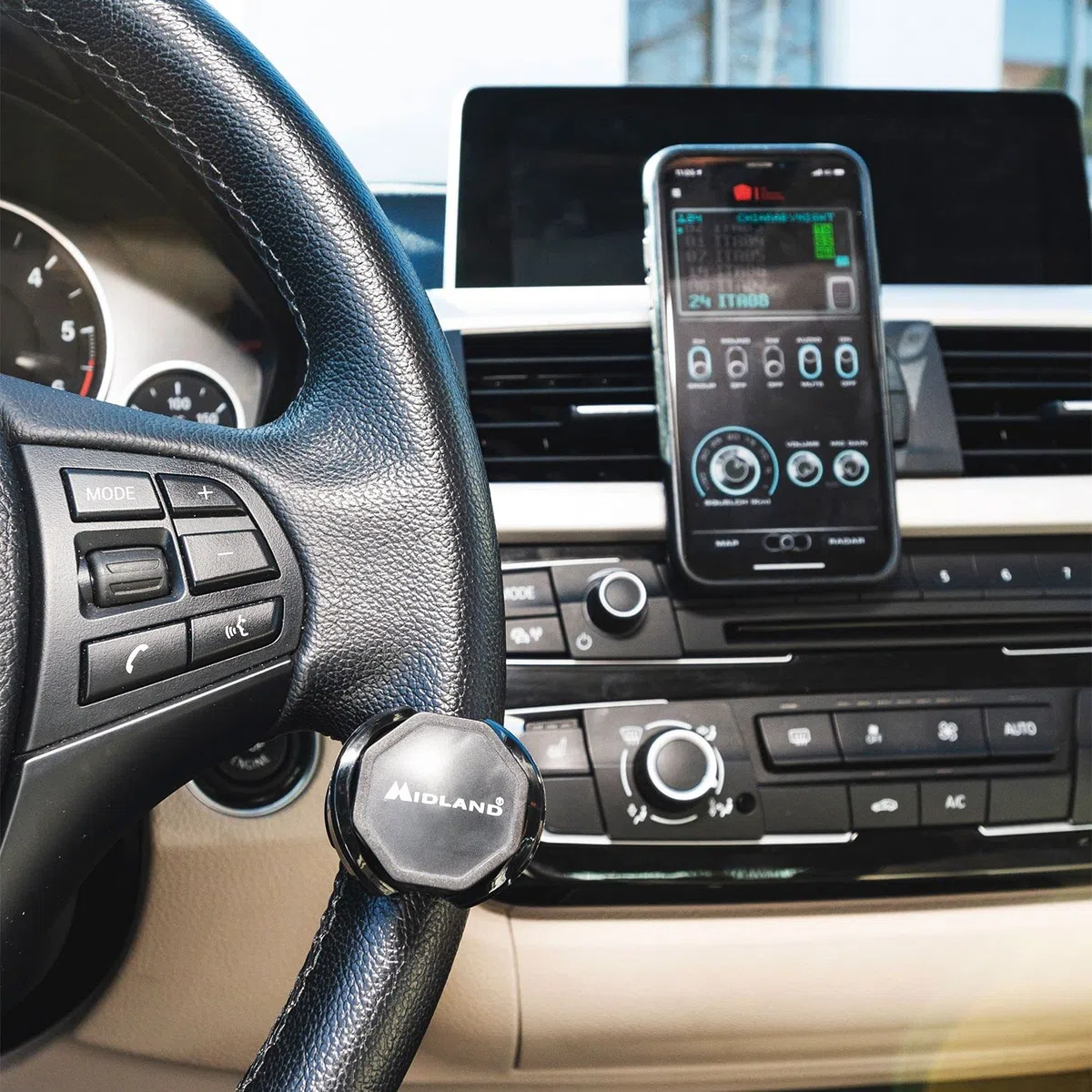 Midland - Pulsante Bluetooth Auto Low Energy con PTT Dual, Kit Vivavoce Bluetooth per Comunicazioni Sicure a Mani Libere - Accessori Auto, Camion, Camper, Fuoristrada - Compatibile con App CBTALK