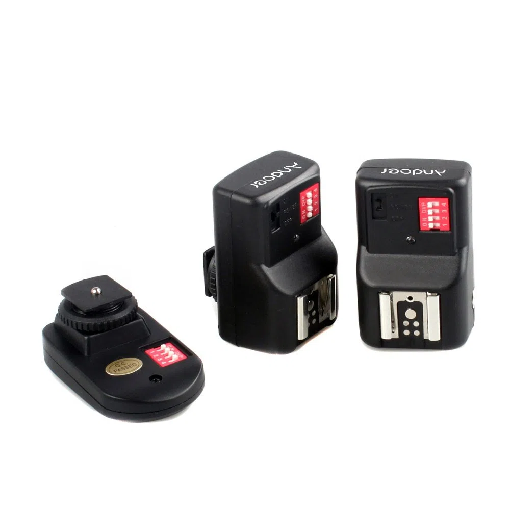 Andoer Trigger Flash a 16 canali, include 1 trasmettitore, 2 ricevitori, 1 cavo di sincronizzazione